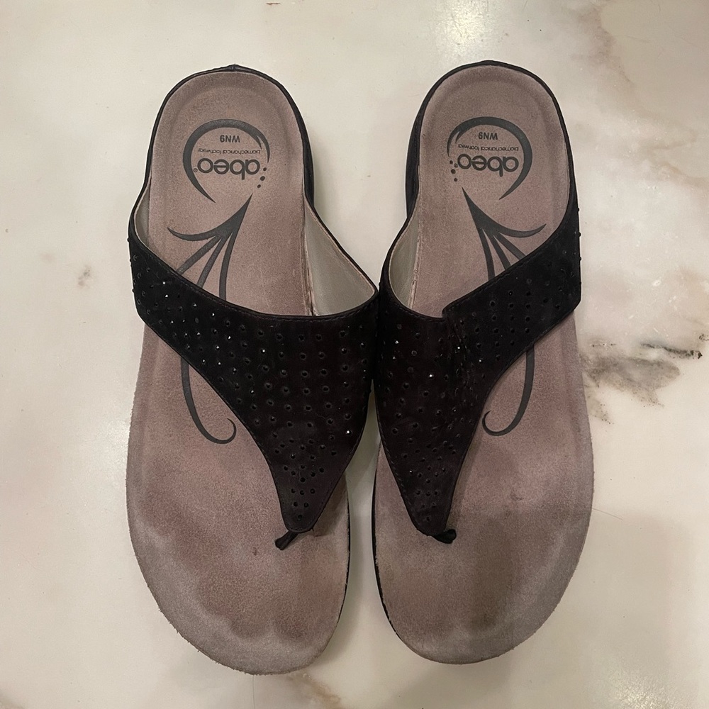 Abeo Black and Taupe Women's Thong Sandals